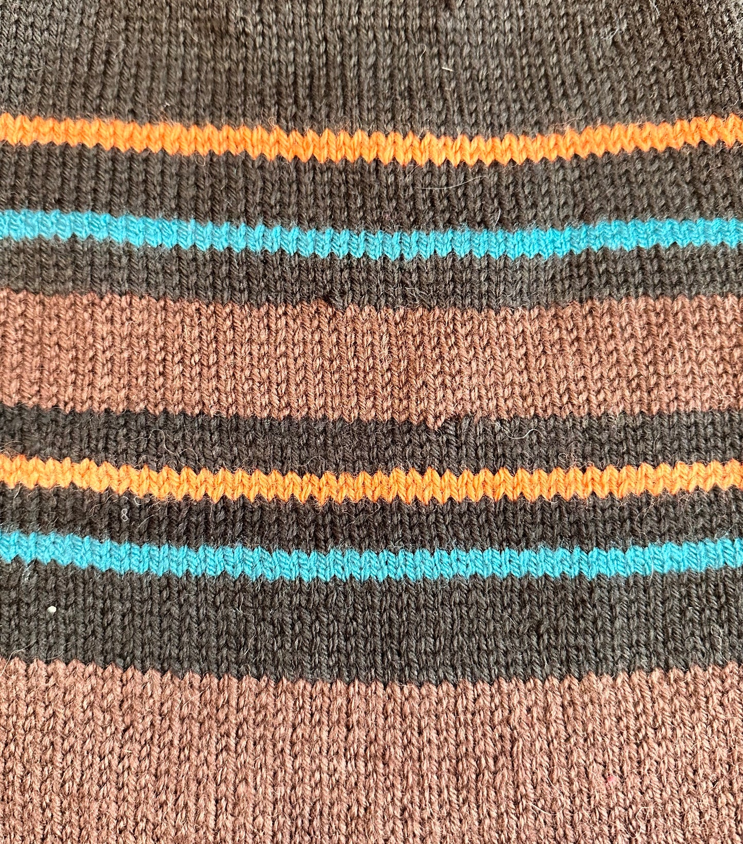 Turtle Neck Tuck-in: 'Brown Bead'