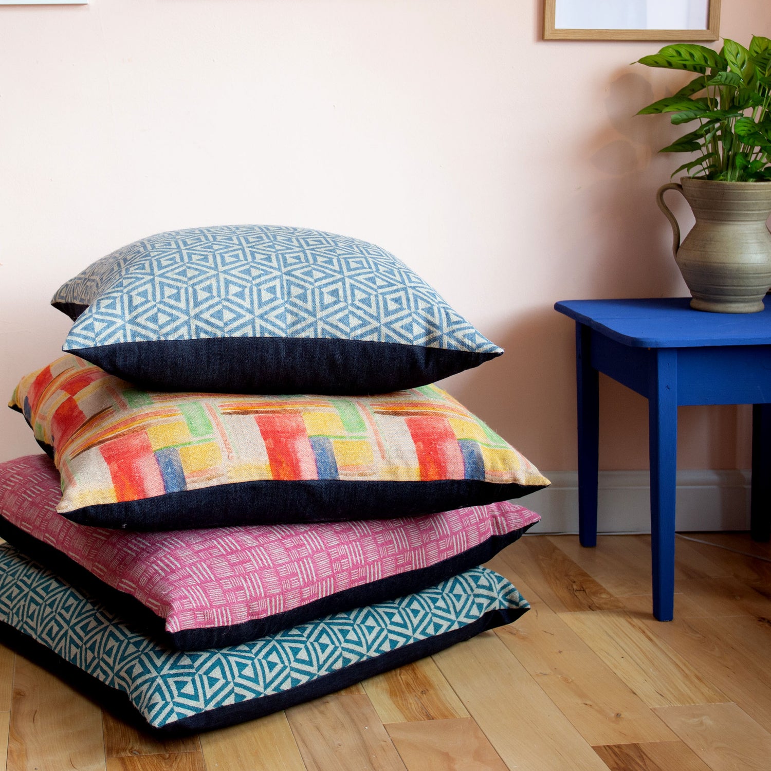 FLOOR CUSHIONS