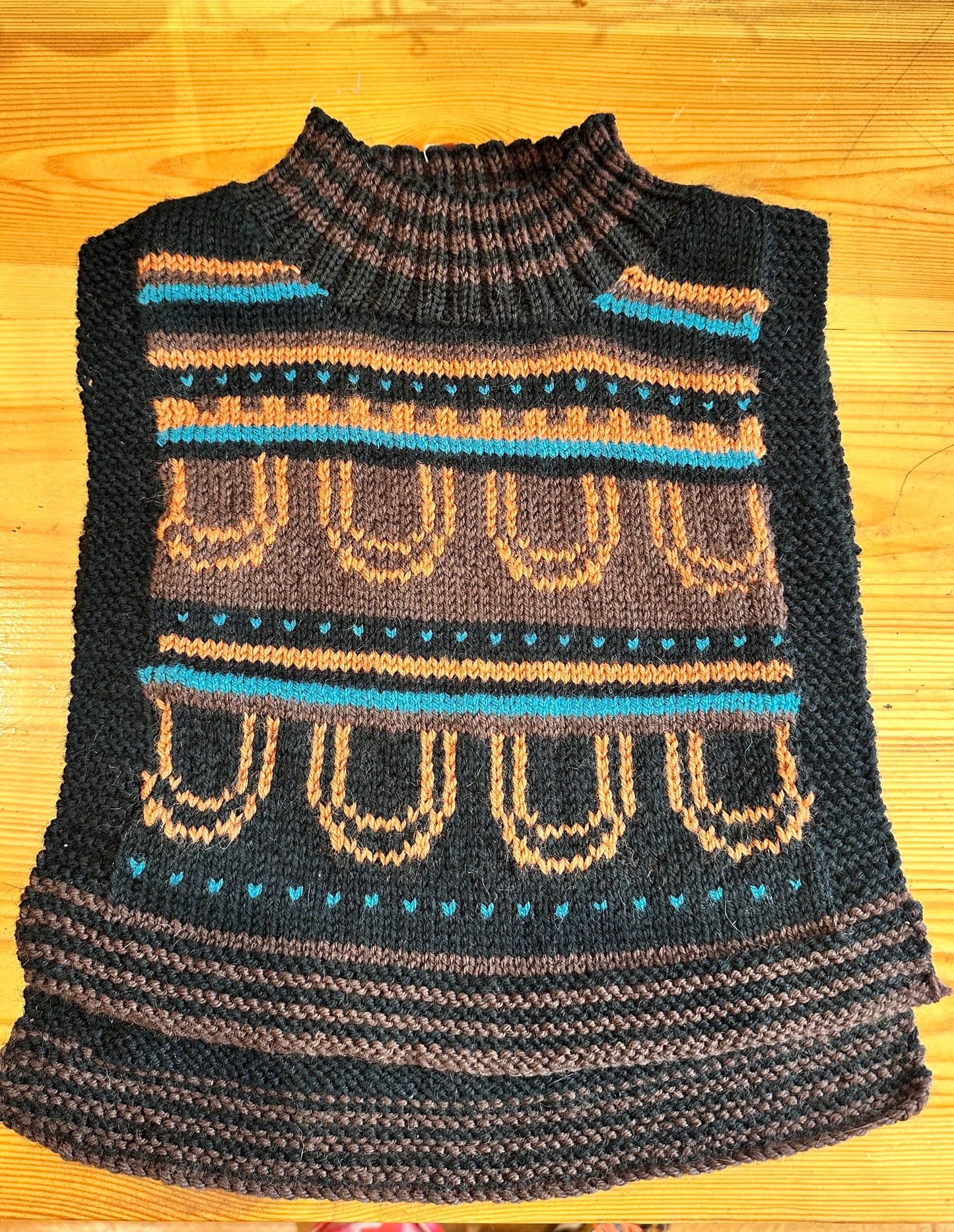 Turtle Neck Tuck-in: 'Brown Bead'