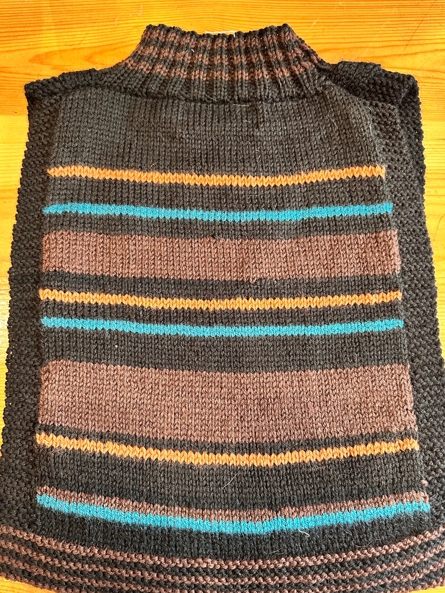 Turtle Neck Tuck-in: 'Brown Bead'