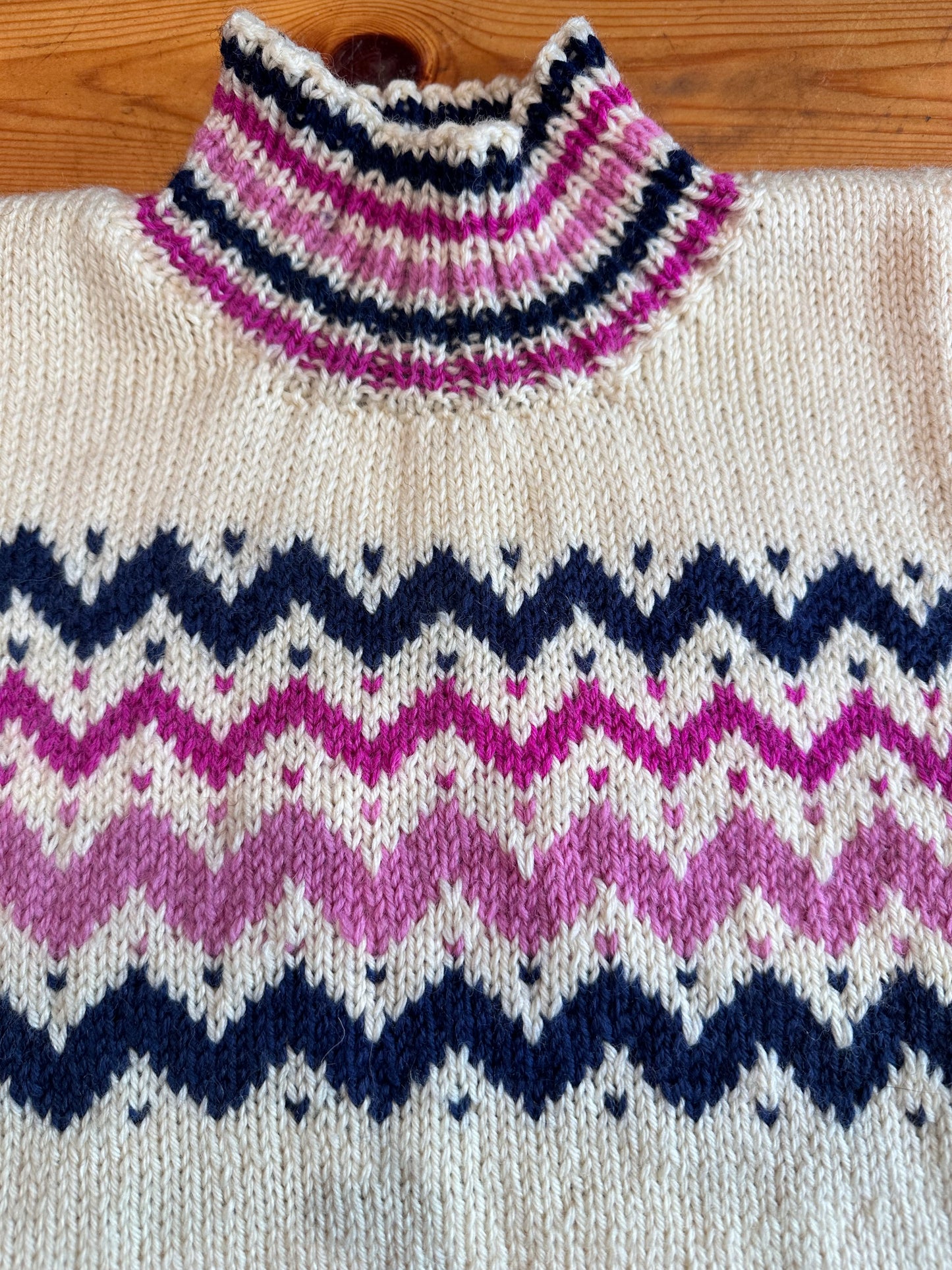 Turtle Neck Tuck-in: 'Pink & White Spark'