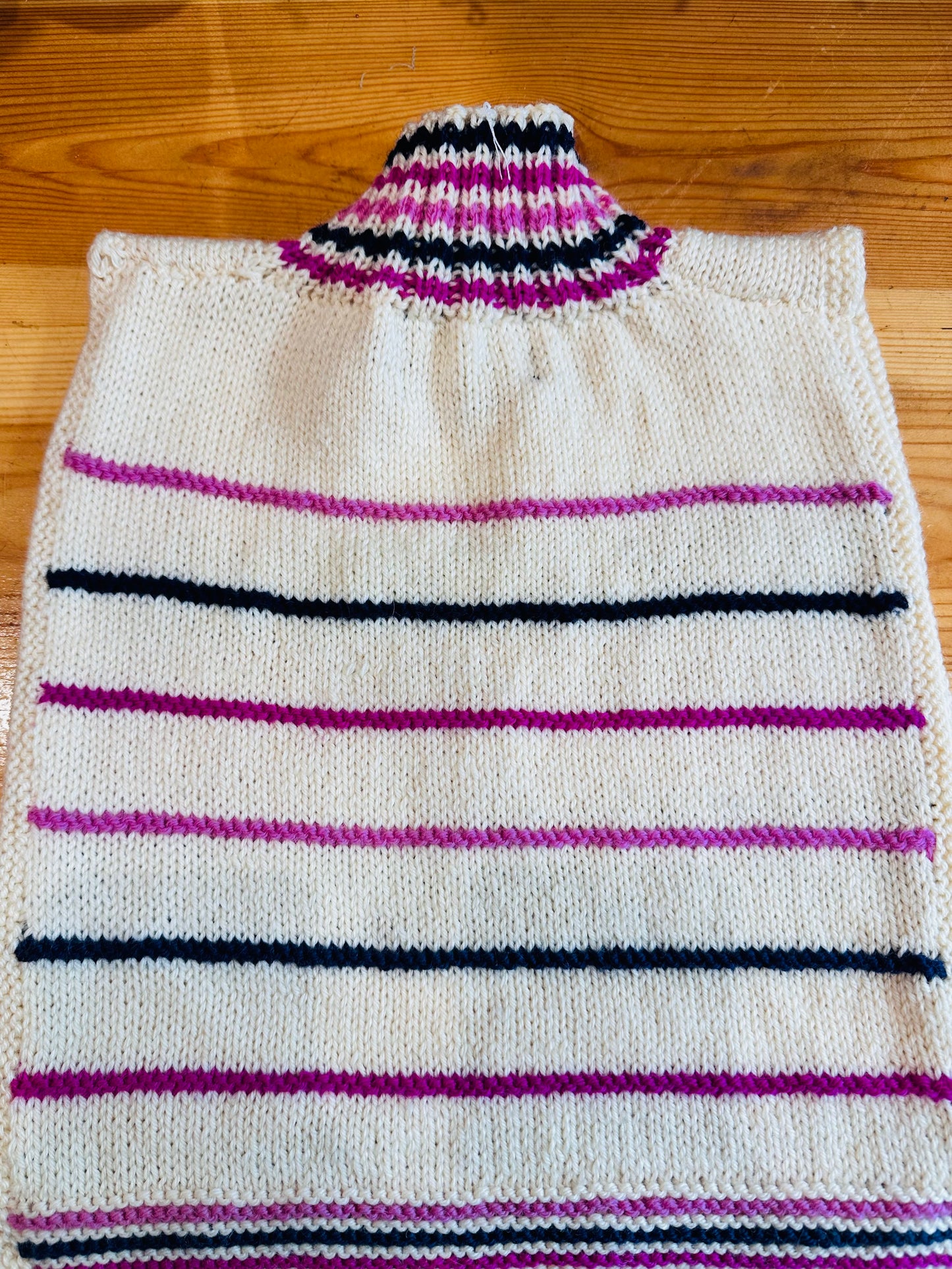 Turtle Neck Tuck-in: 'Pink & White Spark'