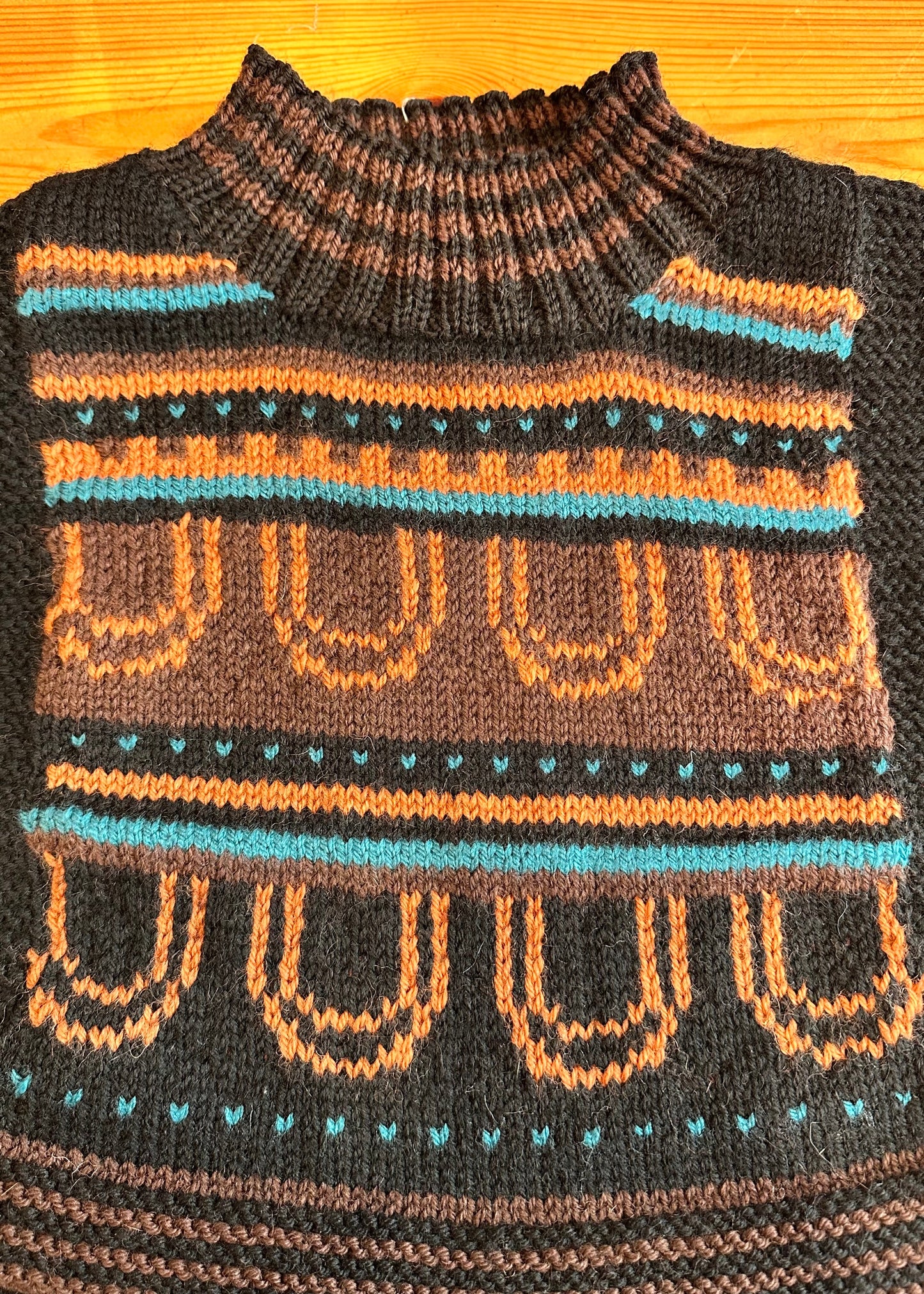 Turtle Neck Tuck-in: 'Brown Bead'