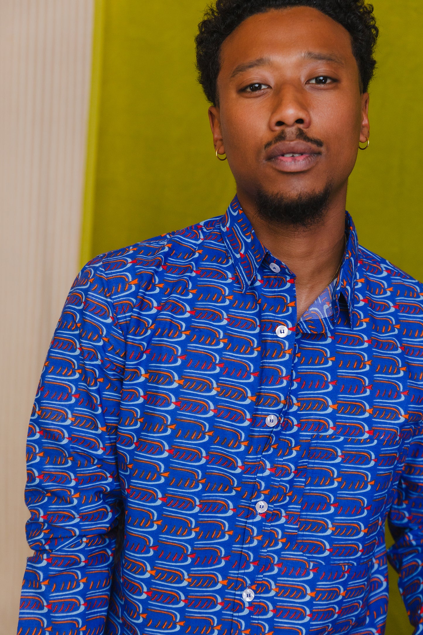 Robbie Shirt in 'Beaky on Blue'