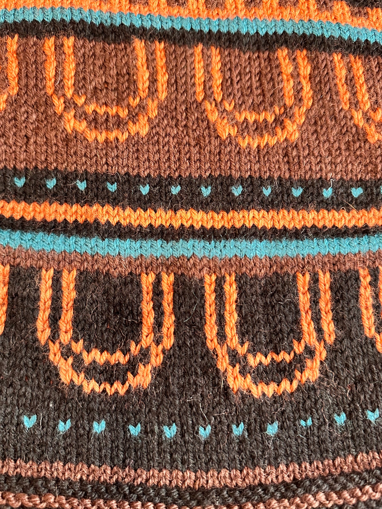 Turtle Neck Tuck-in: 'Brown Bead'